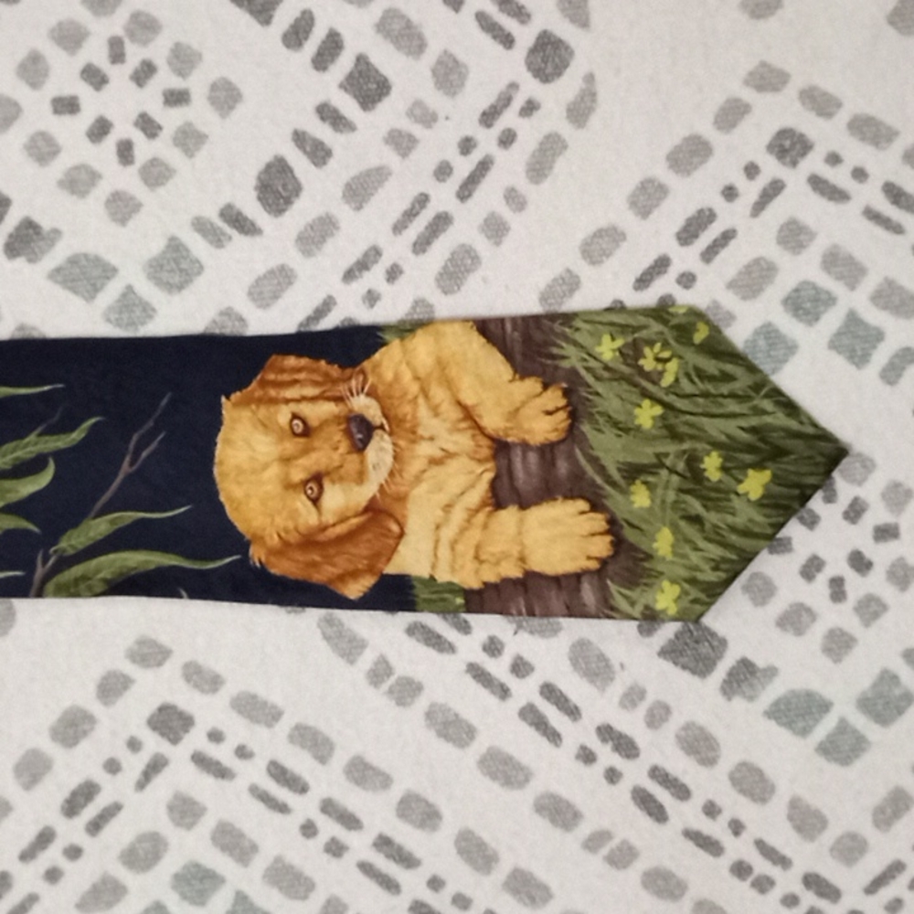 Endangered Species collection golden retriever tie